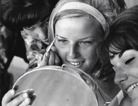‘Linda Vesco instructs Edith and Peggy’ at the Beauty Farm, 17 August 1963. Valley Times Collection/Los Angeles Public Library.
