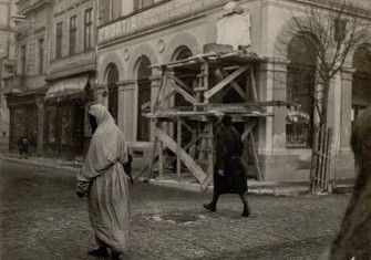 The site of Franz Ferdinand’s assassination in Sarajevo, 1916. Austrian National Library. Public Domain.