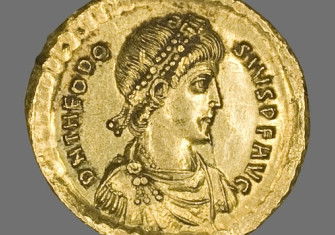 Gold Solidus of the Roman emperor Theodosius I, c.383-88. Art Institute of Chicago. Public Domain.